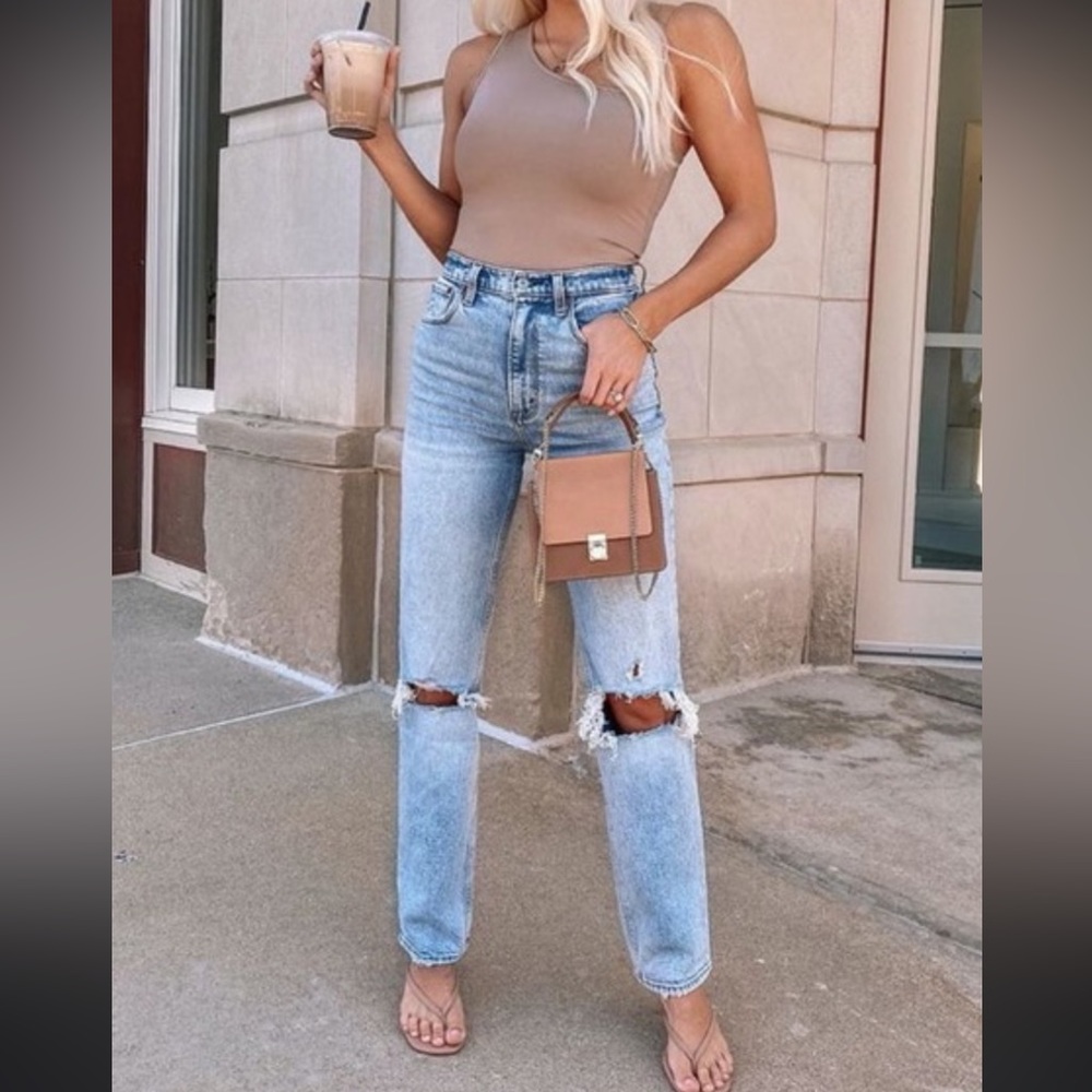 Ultra High Rise 90’s Straight Leg Jeans